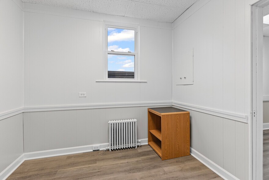 More Photos Of 525 7th St, Altavista Office For Sale