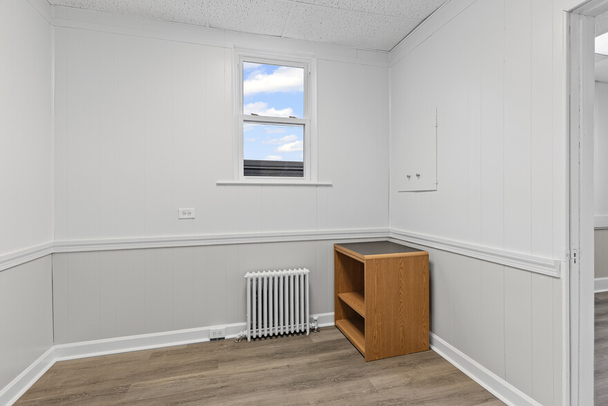 More Photos Of 525 7th St, Altavista Office For Sale