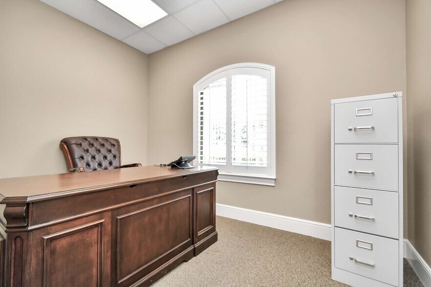 More Photos Of 620 S Peek Rd, Katy Medical For Sale