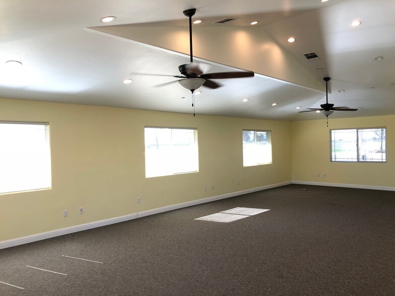 More Photos Of 6201 Bradshaw Rd, Sacramento Industrial For Sale