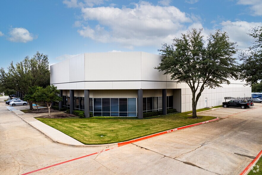 More Photos Of 1808 10th St, Plano Distribution For Lease