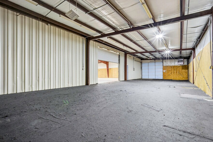 More Photos Of 6121 Highway 177, Shawnee Warehouse For Lease
