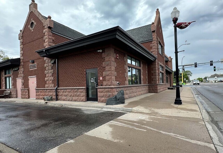 More Photos Of 700 E Main St, Anoka Freestanding For Lease
