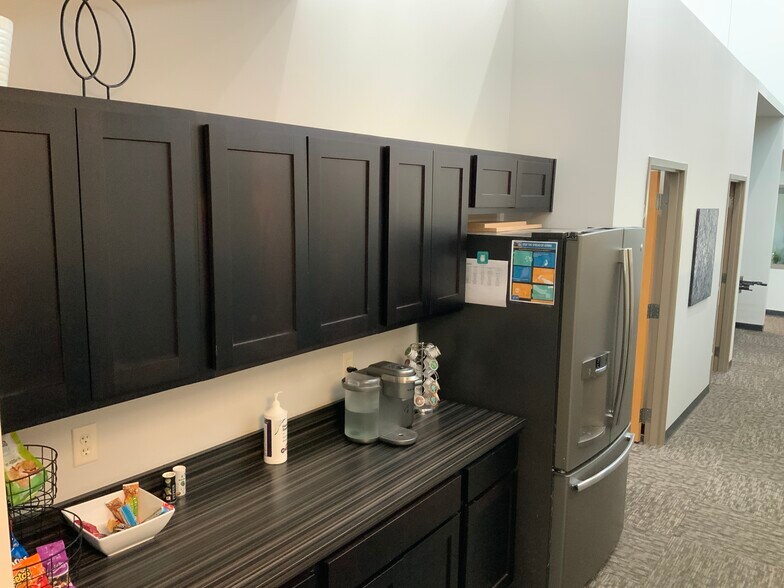 More Photos Of 4501 S 86th St, Lincoln Office For Lease