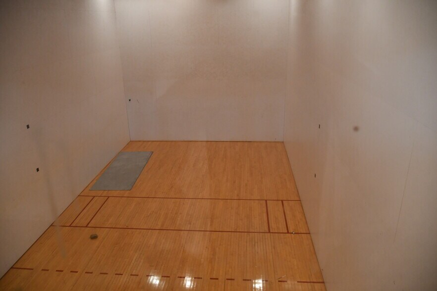 More Photos Of 9717 7th Dr, Lubbock Flex For Lease