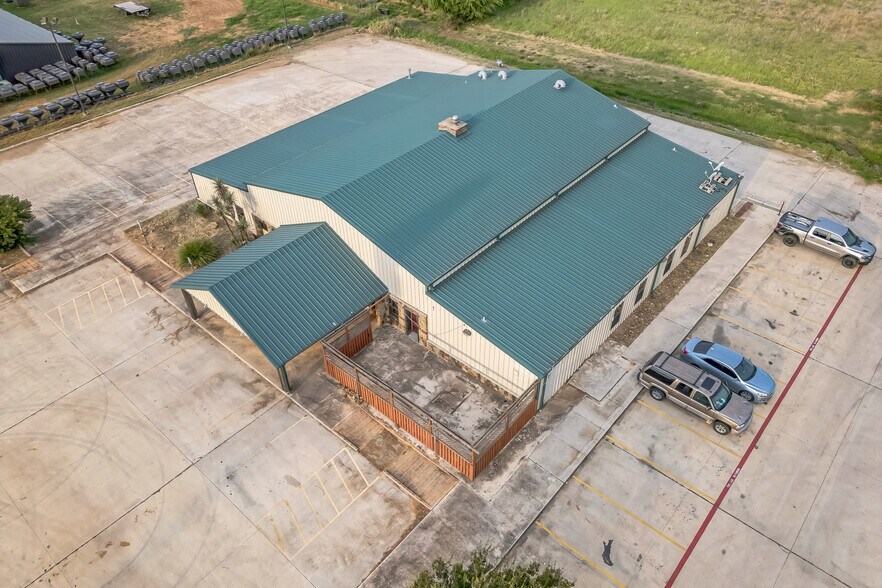 More Photos Of 410 S Interstate 35, Pearsall Storefront Retail Office For Lease