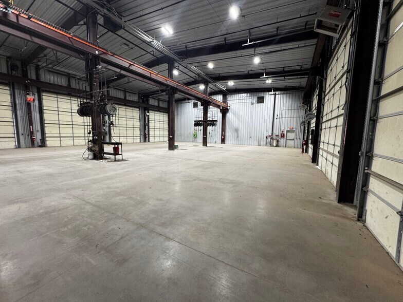 More Photos Of 2401 Sivley Rd, Artesia Truck Terminal For Sale