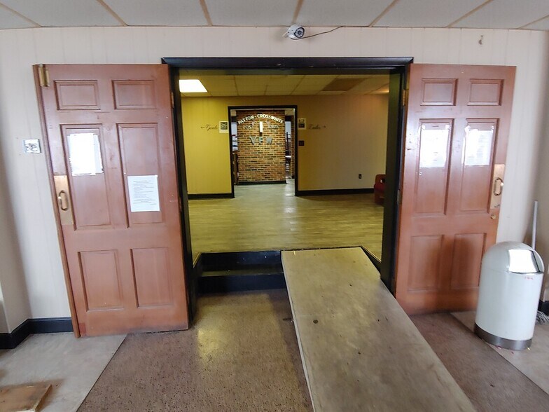 More Photos Of 1604 W State St, Bristol General Retail For Sale