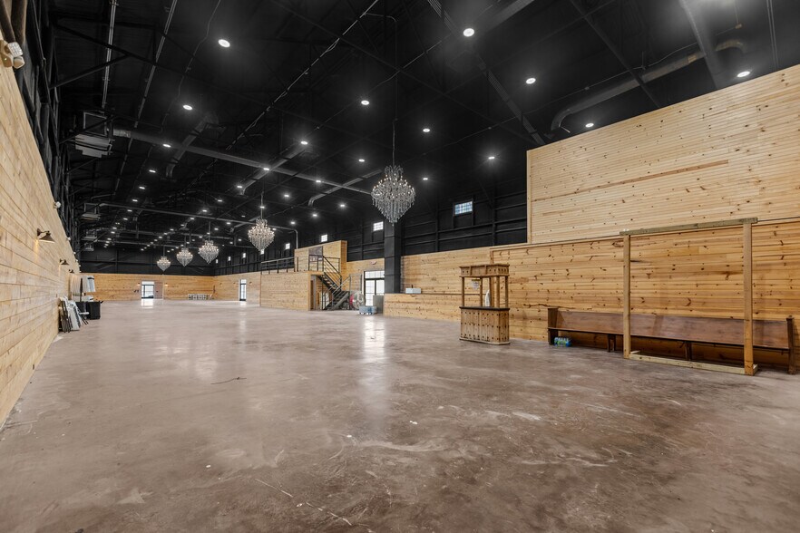 More Photos Of 151 5th St st, Honey Grove Flex For Sale