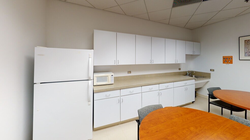 More Photos Of 1150 W Northwest Hwy, Mount Prospect Office For Sale