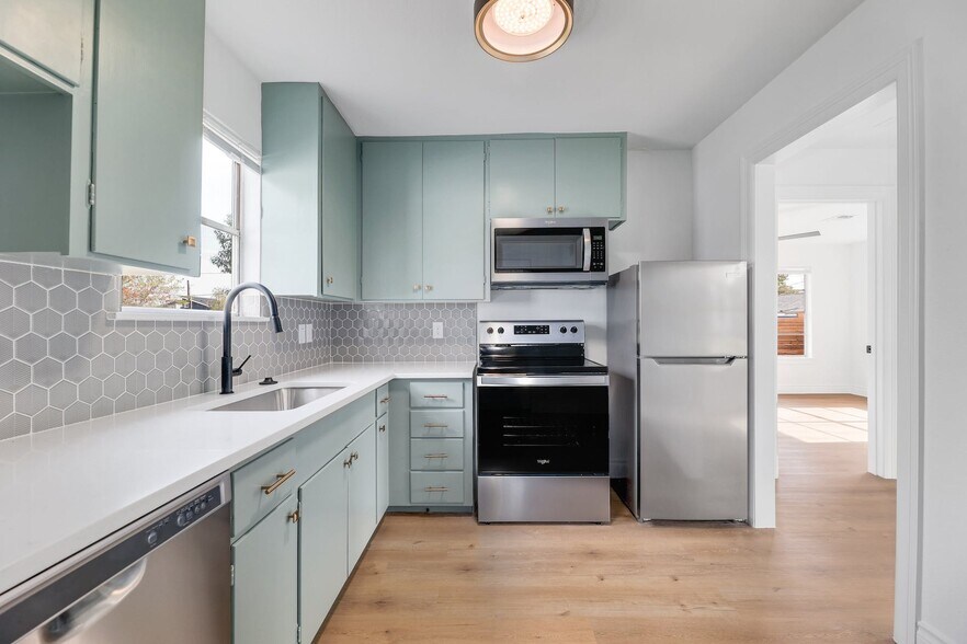 More Photos Of 306 W Stassney Ln, Austin Specialty For Sale