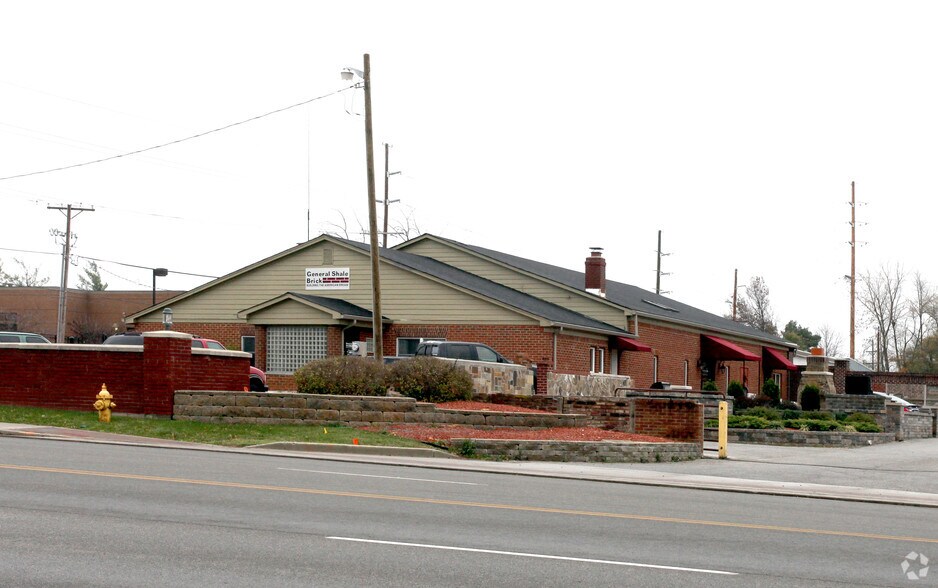 More Photos Of 105 W Carmel Dr, Carmel Industrial For Sale