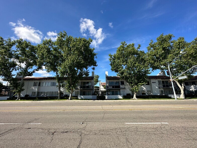 More Photos Of 1820 W Orangewood Ave, Orange Office For Lease