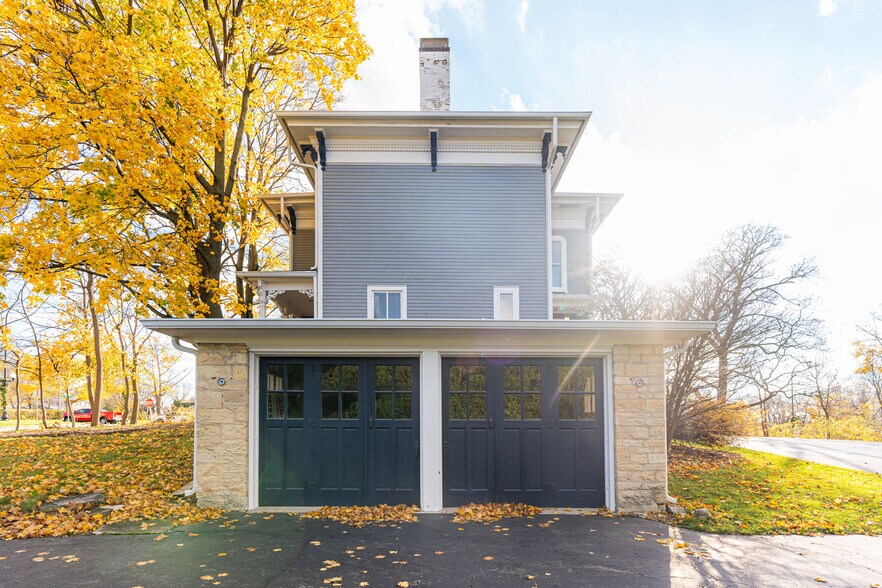 More Photos Of 223 E State St, Geneva Office For Sale