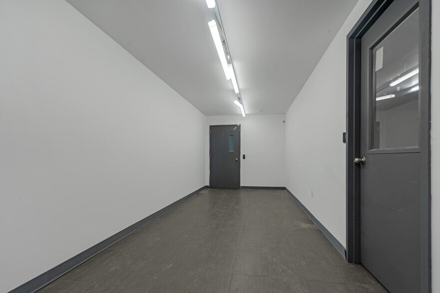 More Photos Of 3114 Tonnelle Ave, North Bergen Showroom For Lease