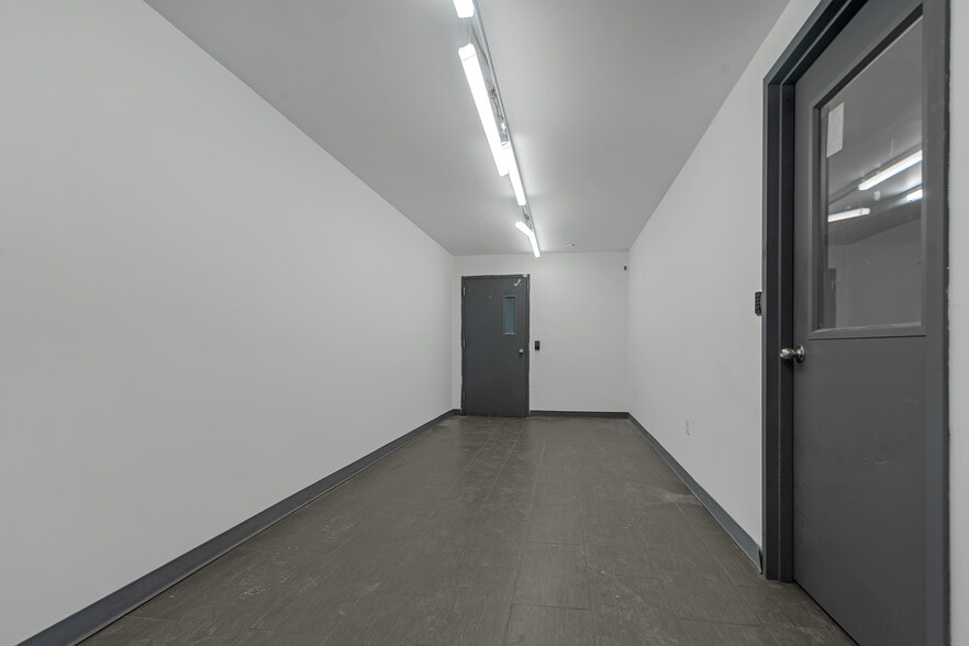 More Photos Of 3114 Tonnelle Ave, North Bergen Showroom For Lease