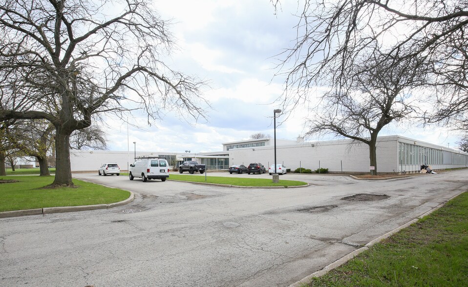 Primary Photo Of 646 Chicago Rd, Chicago Heights Office For Lease