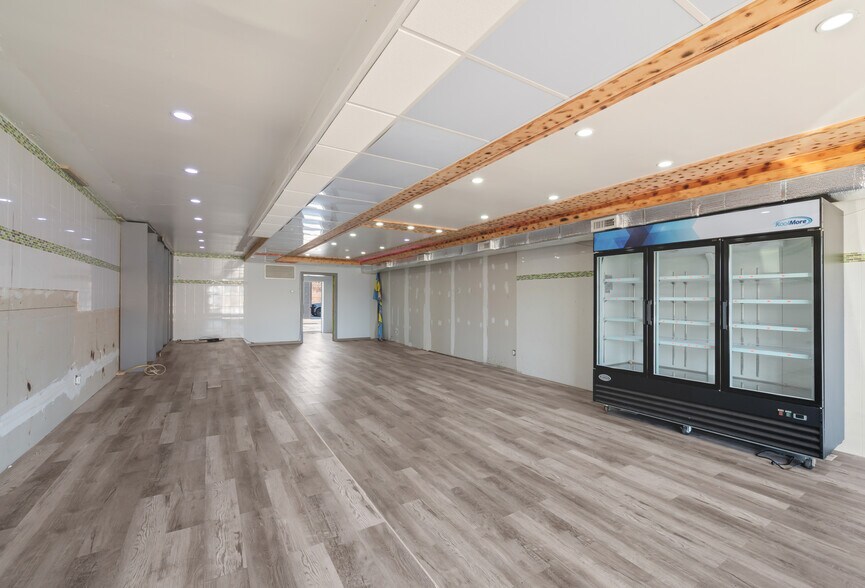 More Photos Of 570 Honeyspot Rd, Stratford General Retail For Sale