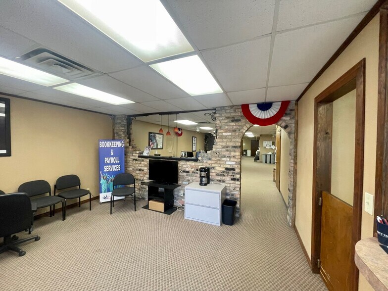More Photos Of 408 E Loop 281, Longview Office For Lease