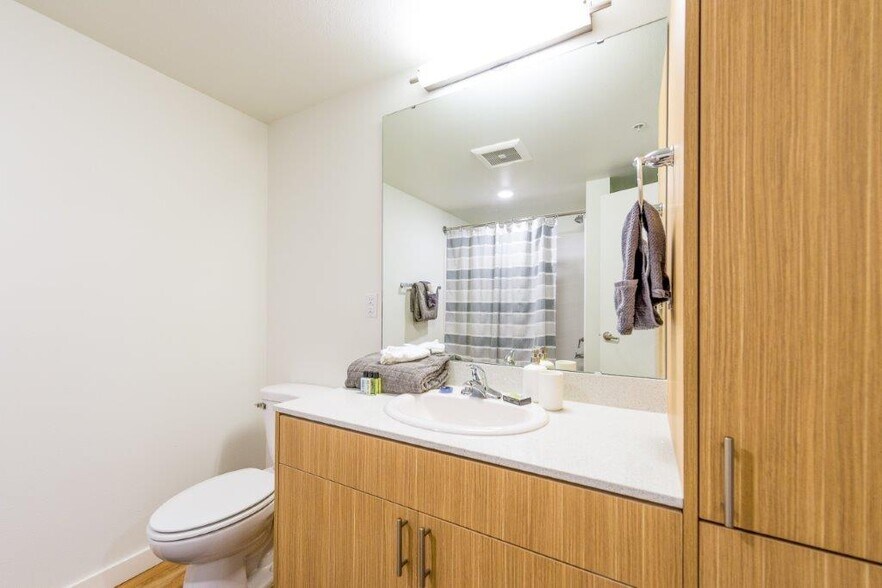 More Photos Of 7016 15th Ave NW, Seattle Apartments For Lease