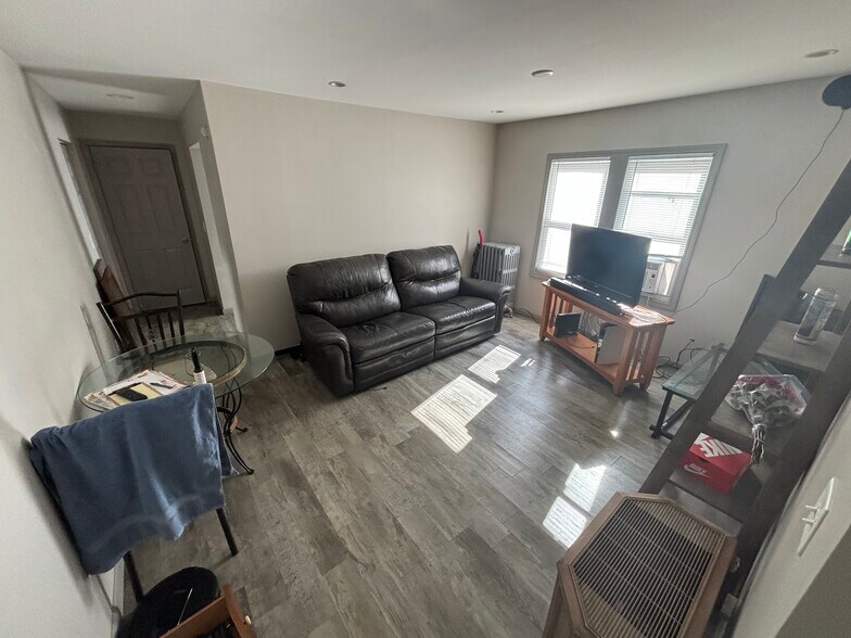 More Photos Of 30 N Broadway St, Joliet Multifamily For Sale