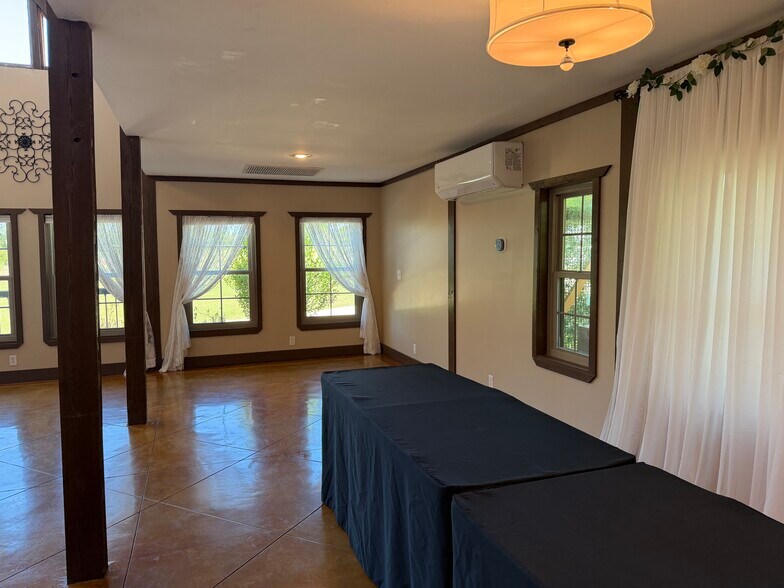 More Photos Of 4950 S County Road 20, Ozark Freestanding For Sale