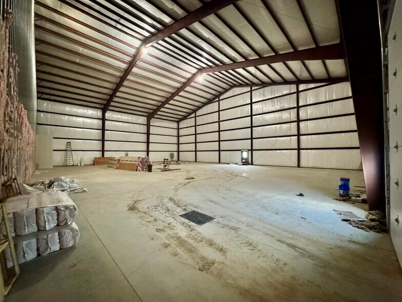 More Photos Of 5700 Eastside Parkway Dr, Gas City Light Distribution For Lease