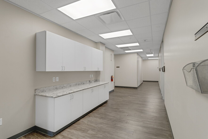 More Photos Of 8110 Parkside Ave, Baytown Warehouse For Sale