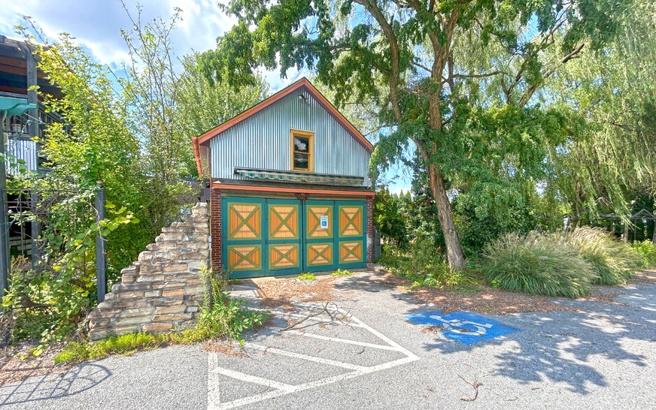 More Photos Of 1055 Lincoln Way E, Chambersburg General Retail For Sale