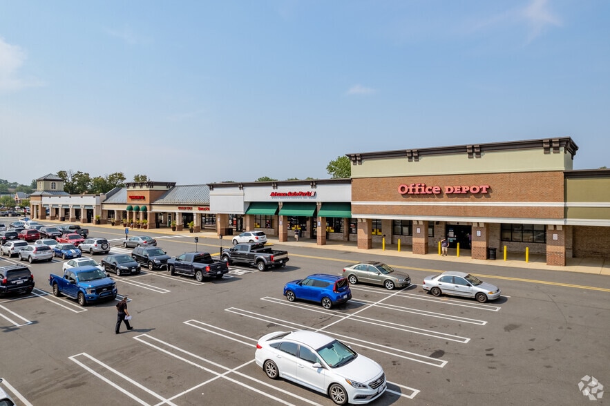 More Photos Of 510-550 E Market St, Leesburg Unknown For Lease