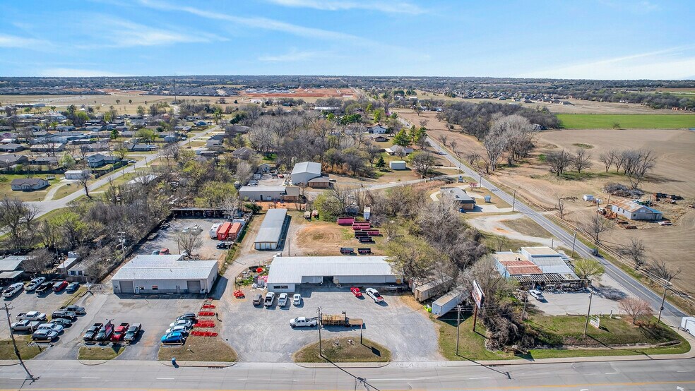 More Photos Of 1505 N Main St, Newcastle Warehouse For Sale