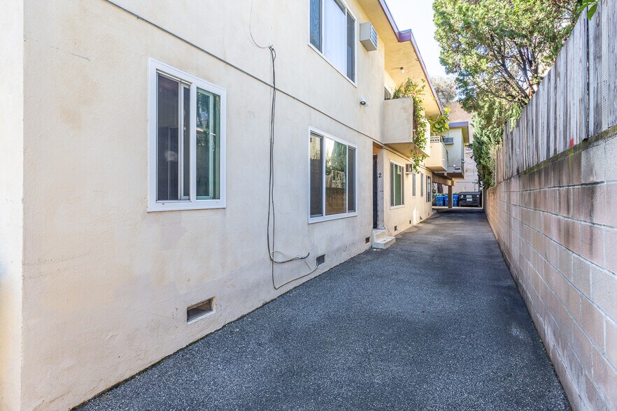 More Photos Of 3709 S Bentley Ave, Los Angeles Apartments For Sale