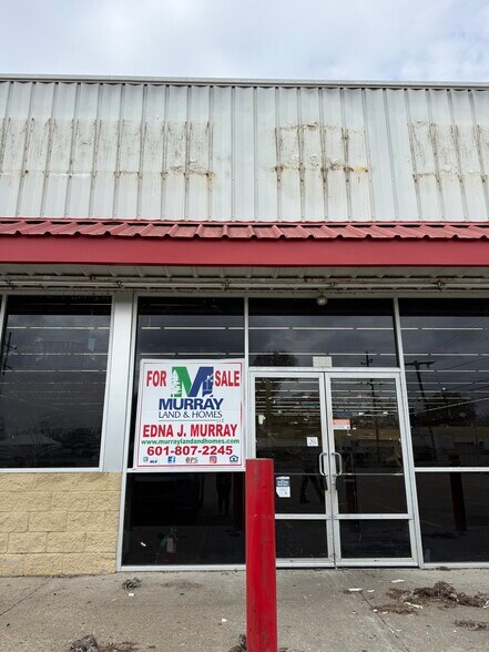 More Photos Of 504 N EE Wallace Blvd, Ferriday Storefront For Sale