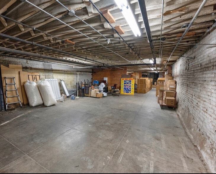More Photos Of 525 S Broadway, Los Angeles Storefront For Lease
