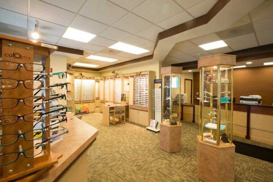 More Photos Of 301-303 Sterling Dr, Orchard Park Medical For Lease