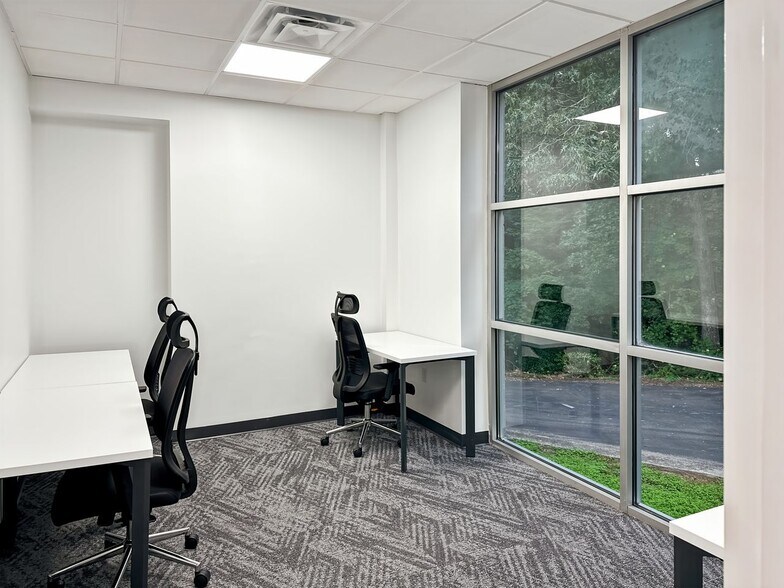 More Photos Of 3300 Gateway Centre Blvd, Morrisville Coworking Space