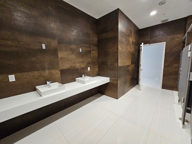 More Photos Of 1000-1100 E Hallandale Beach Blvd, Hallandale Beach Office For Lease