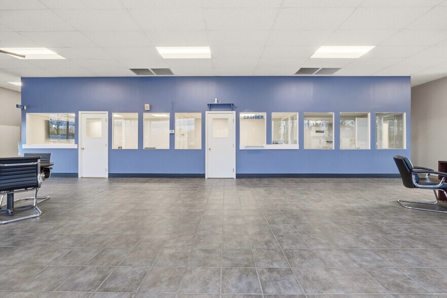 More Photos Of 702 Charles St, Galion Auto Dealership For Sale