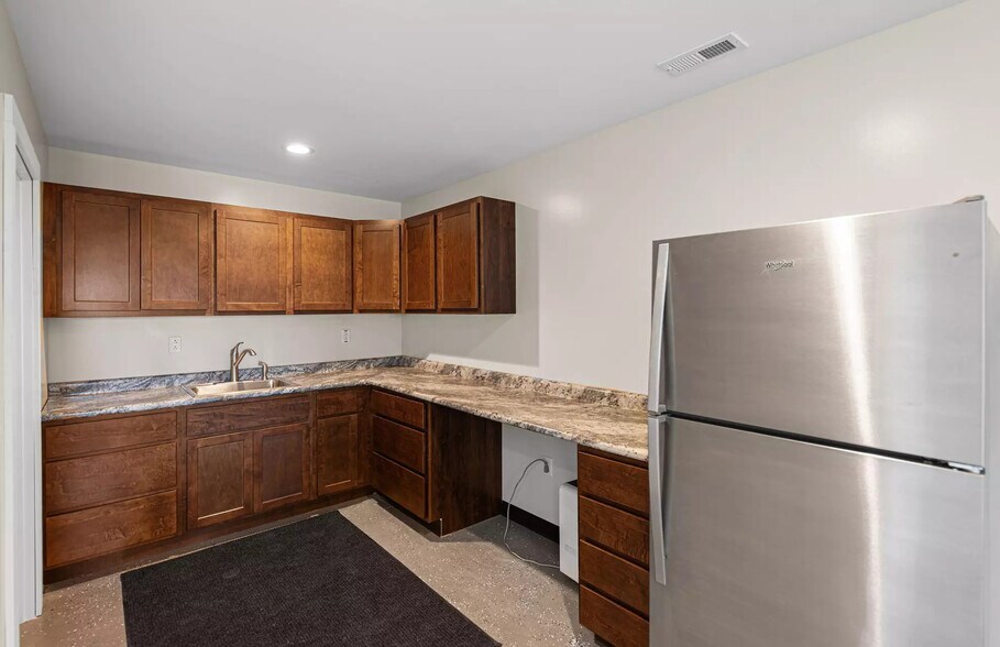 More Photos Of 409 N Ohio St, Wanatah Industrial For Sale