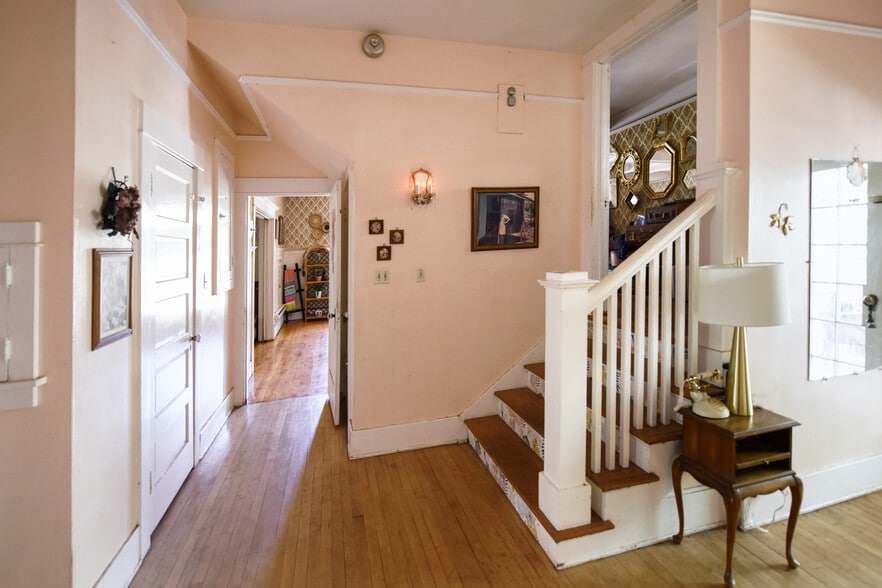 More Photos Of 200 E Vista St, Bisbee Movie Radio TVStudio For Sale