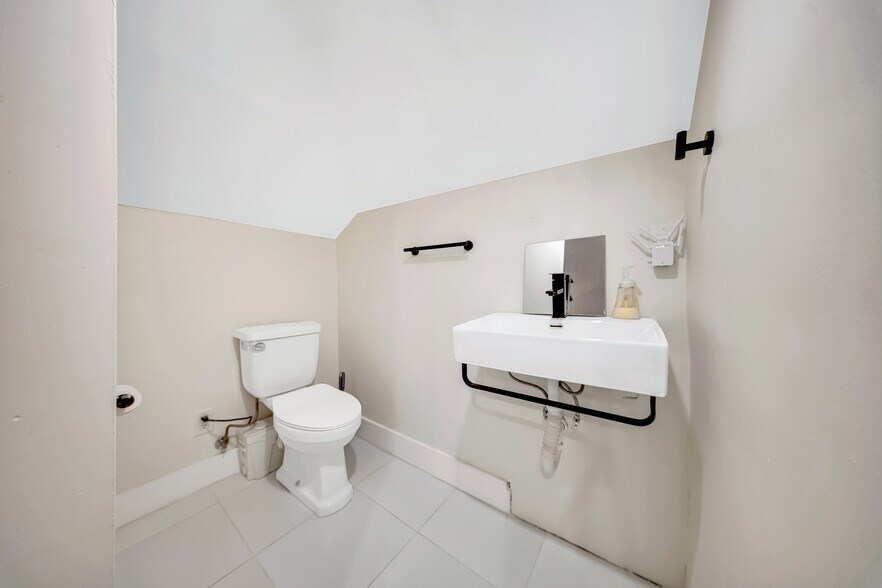 More Photos Of 7411 Carlyle Ave, Miami Beach Apartments For Sale
