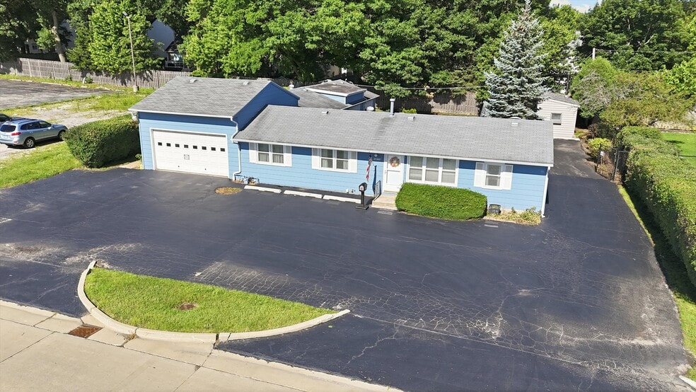 More Photos Of 34112 N Barron Blvd, Grayslake Flex For Sale