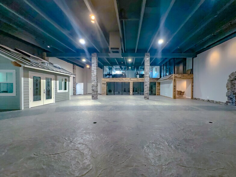 More Photos Of 2500 S Harbor City Blvd, Melbourne Unknown For Lease
