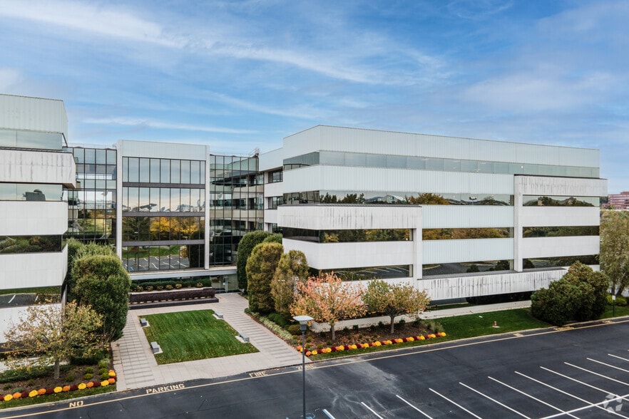 More Photos Of 125 Chubb Ave, Lyndhurst Office For Lease