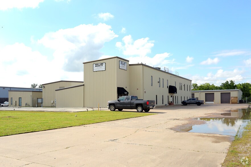 More Photos Of 10701 E Ute St, Tulsa Manufacturing For Sale