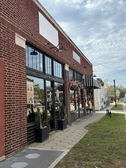 More Photos Of 12-14 8th St, Jacksonville Storefront For Lease