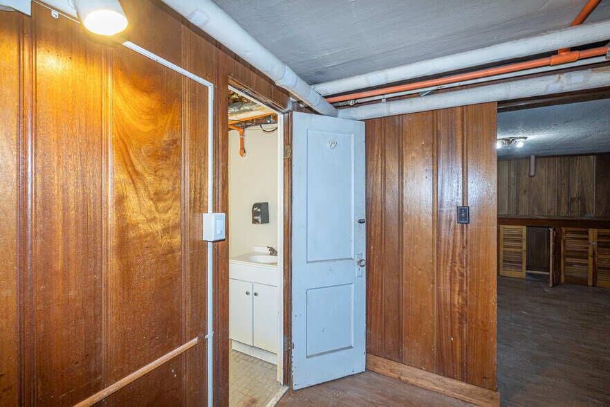 More Photos Of 10000 Granger Rd, Cleveland Assisted Living For Sale