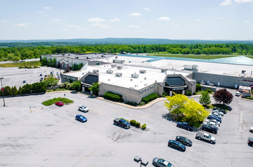 More Photos Of 550 Galleria Dr, Johnstown Department Store For Lease