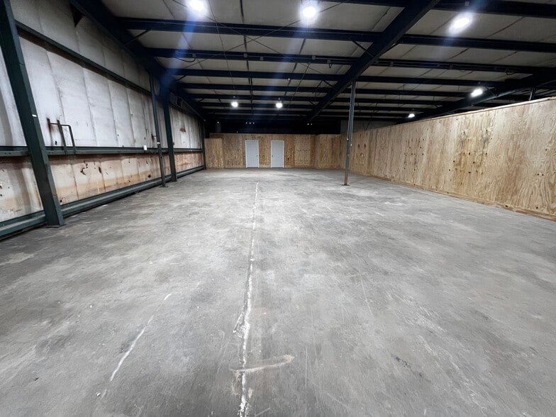 More Photos Of 2171 Anderson Rd, Greenville Warehouse For Lease