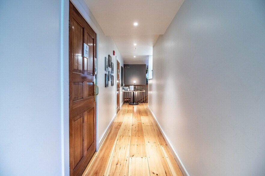 More Photos Of 27 Western Ave, Kennebunk Restaurant For Sale